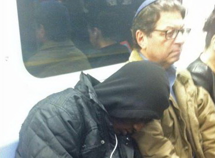 Незнайомець на плечі